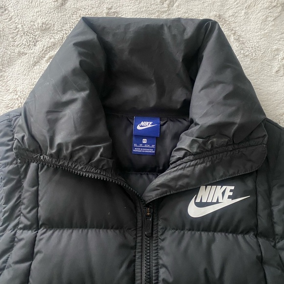 Nike Women's Black Quilted Vest - Picture 2 of 3